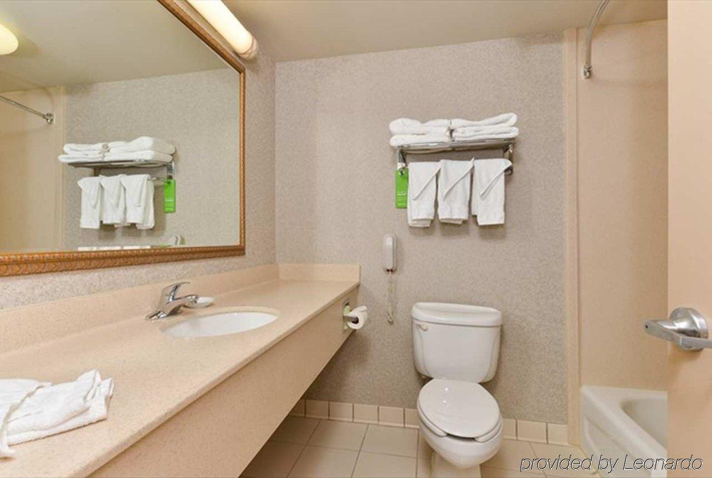 Hampton Denville-rockaway-parsippany 3*